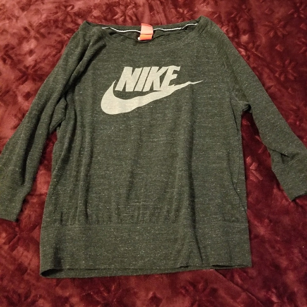 Nike shirt size M